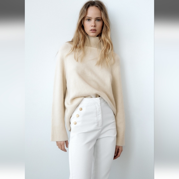 NWT Zara Gold Button Straight Leg White Jeans - Picture 5 of 11